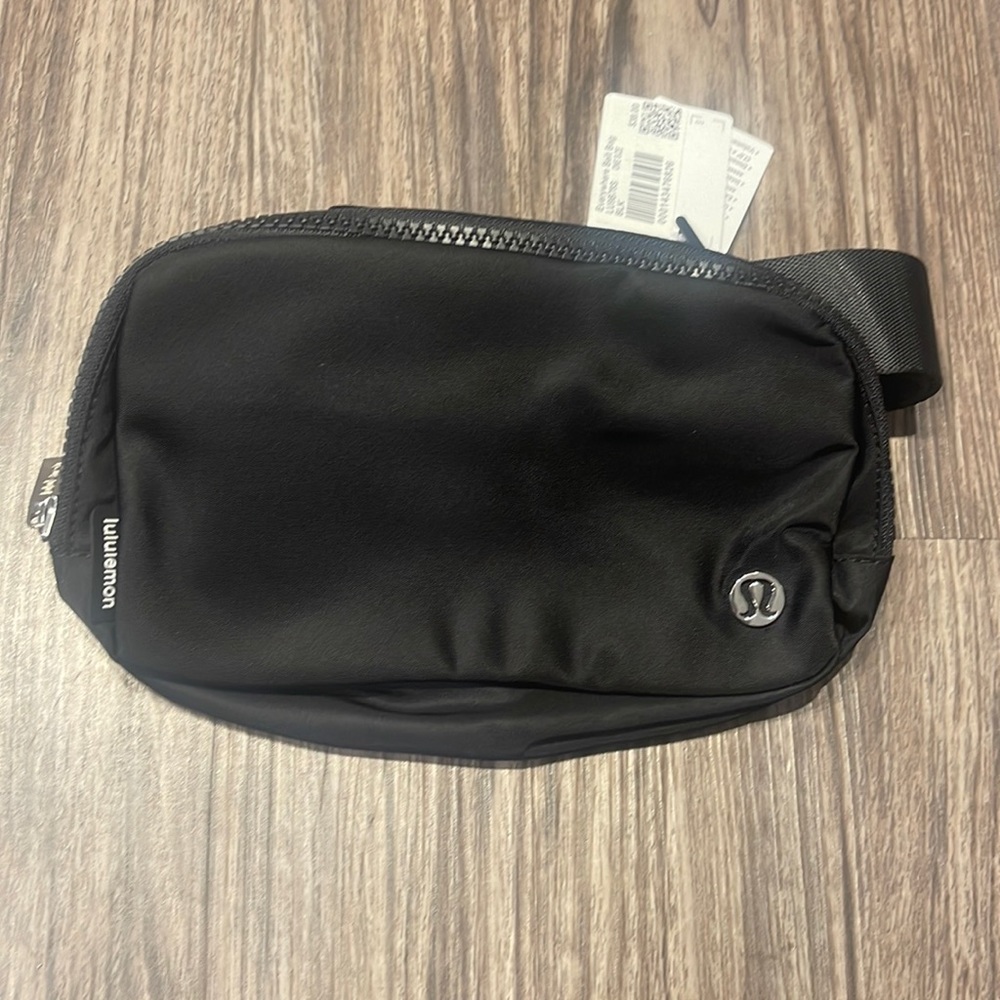 Lululemon everywhere belt bag!